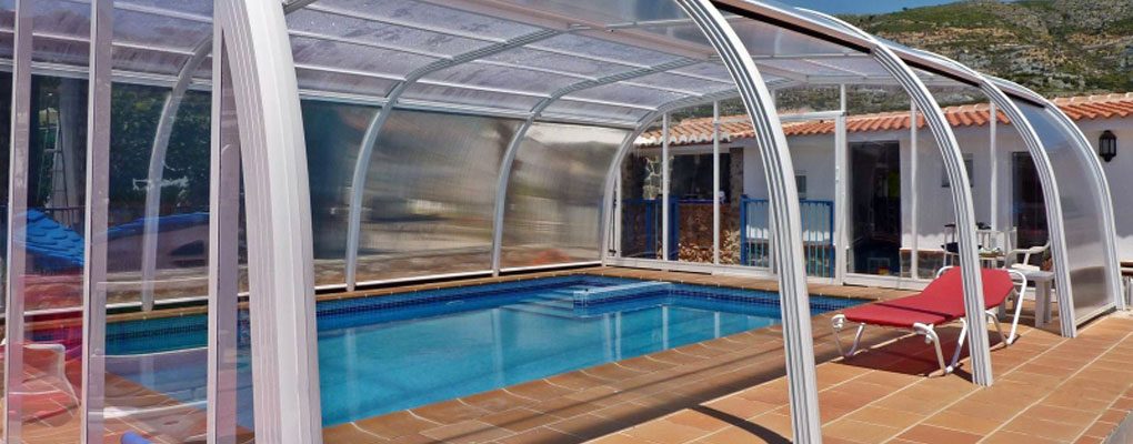 Disfrute de su piscina todo el a&ntilde;o creando as&iacute; un ambiente limpio y confortable cubriendo su piscina.