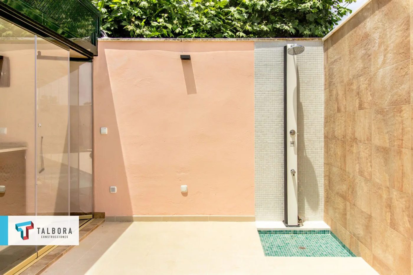 Talbora Ducha de la piscina con jacuzzi