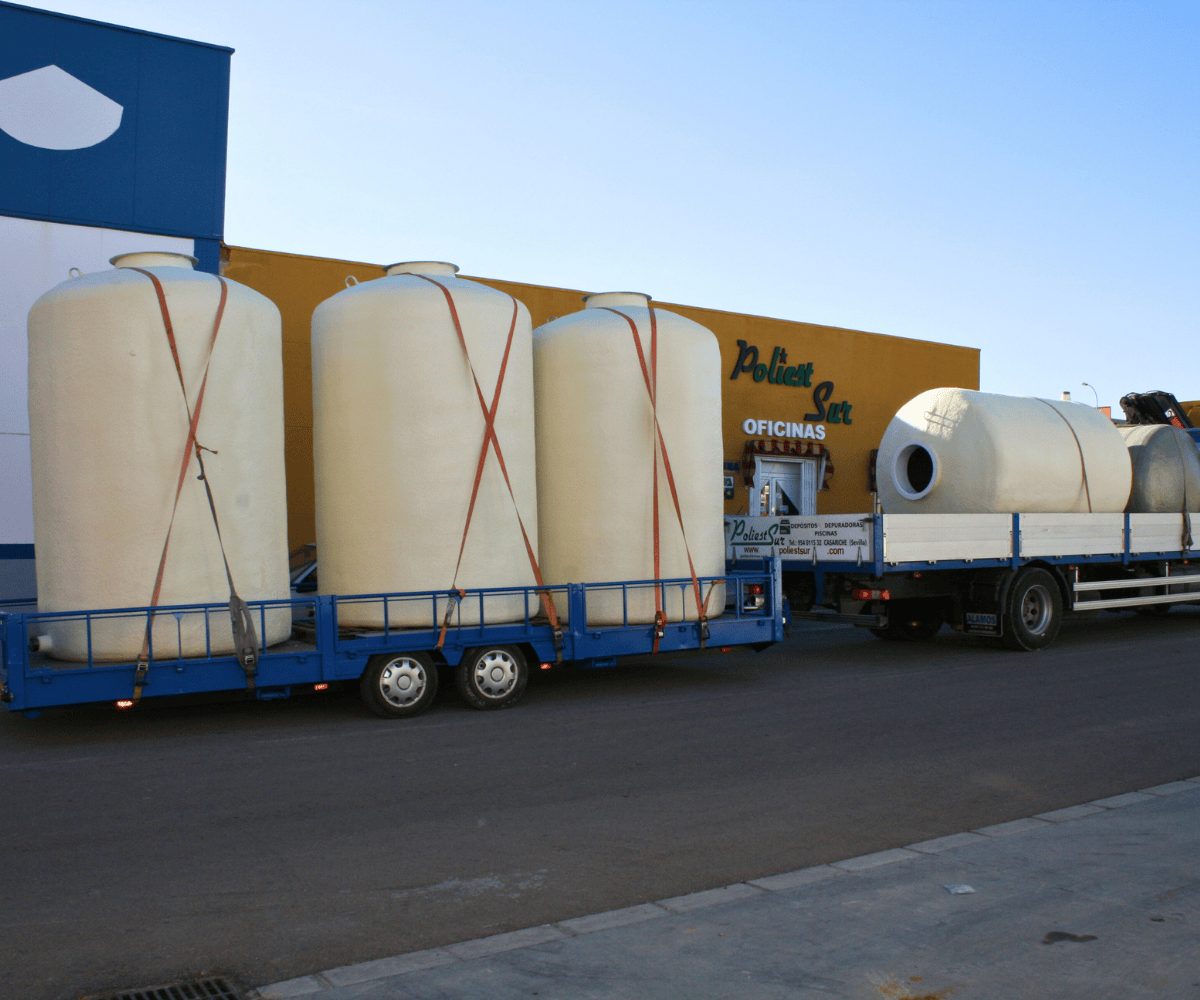 Depósitos de poliéster de doble pared para productos químicos