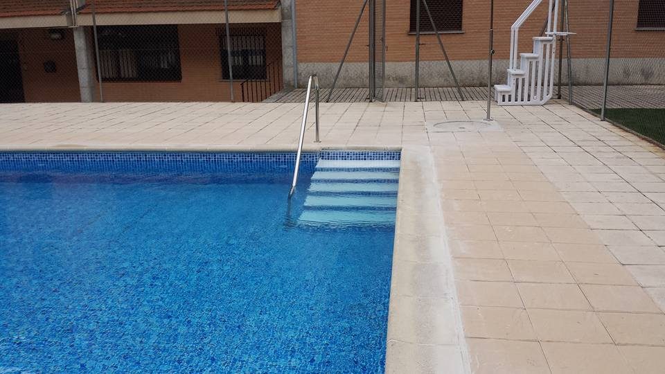 Piscina Comunidad de vecinos Santiago Madrigal