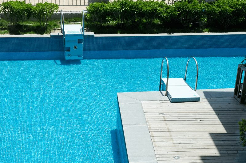 Piscina con sal una forma más cómoda de cuidar el agua