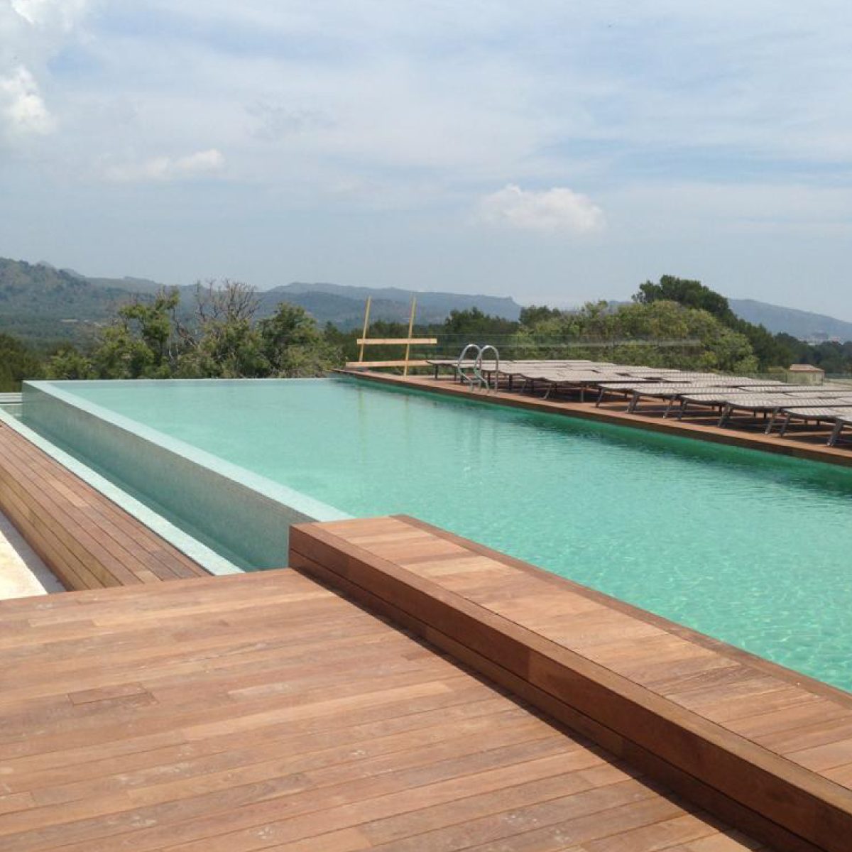 construcción de piscina a medida